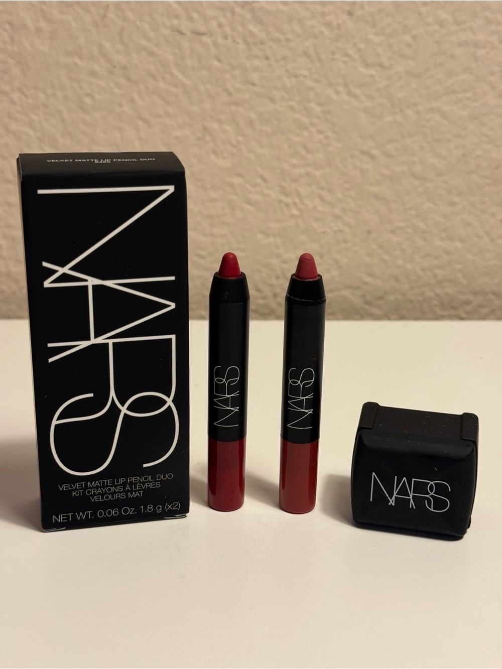 NARS Velvet Matte Lip Pencil Duo 8425 Dolce Vita/ Cruella + Sharpener Box